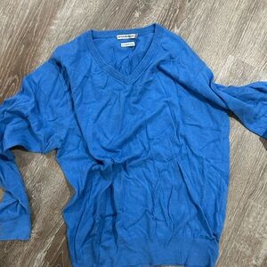 Peter Millar size M (3 sold as pair )
Blue ,light blue ,yellow V-Neck Sweater
